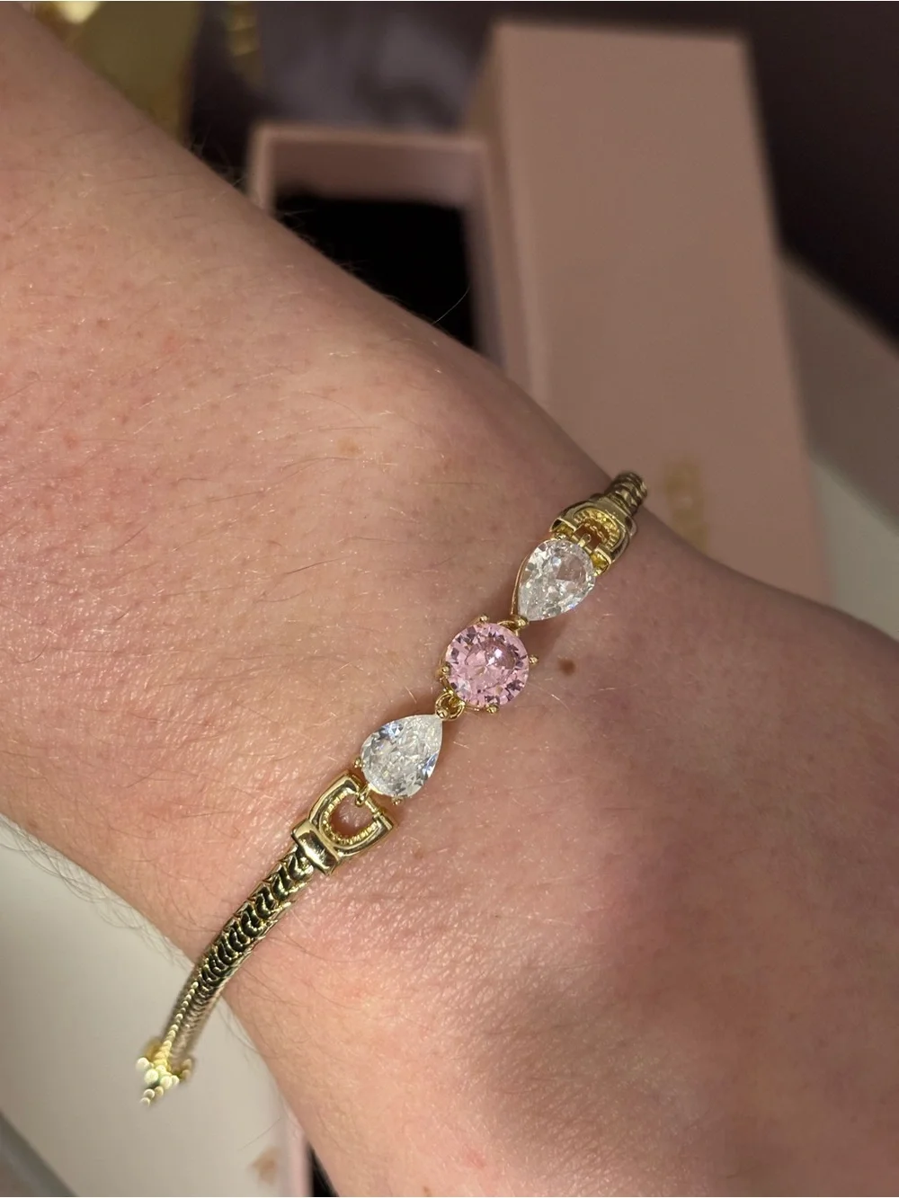N/A elegant gold